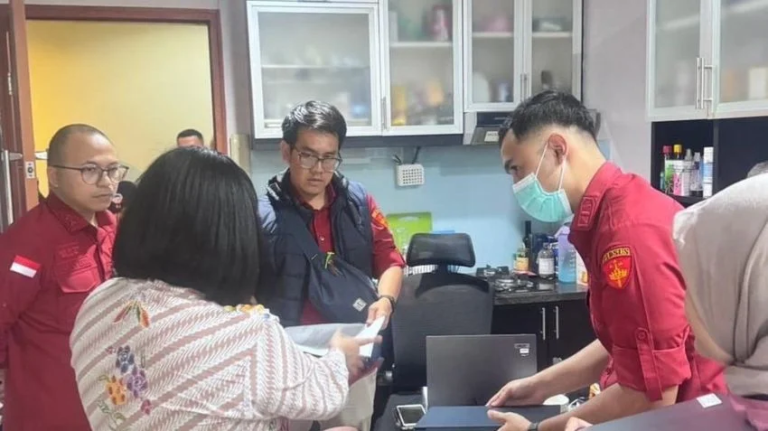 kejaksaan agung geledah apartemen