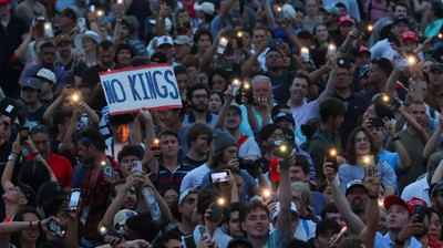 demo-no-kings-menentang-trump-menggema-di-as-1749978906882_169