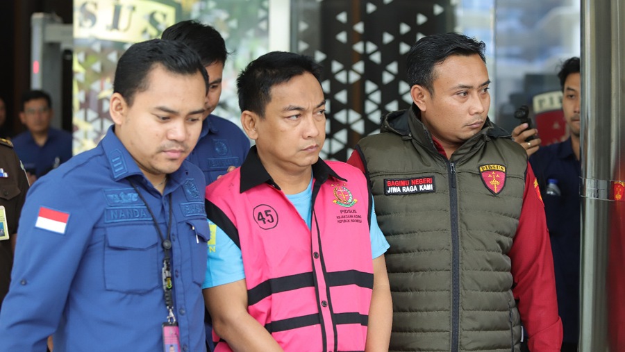 ketua ombudsman korupsi